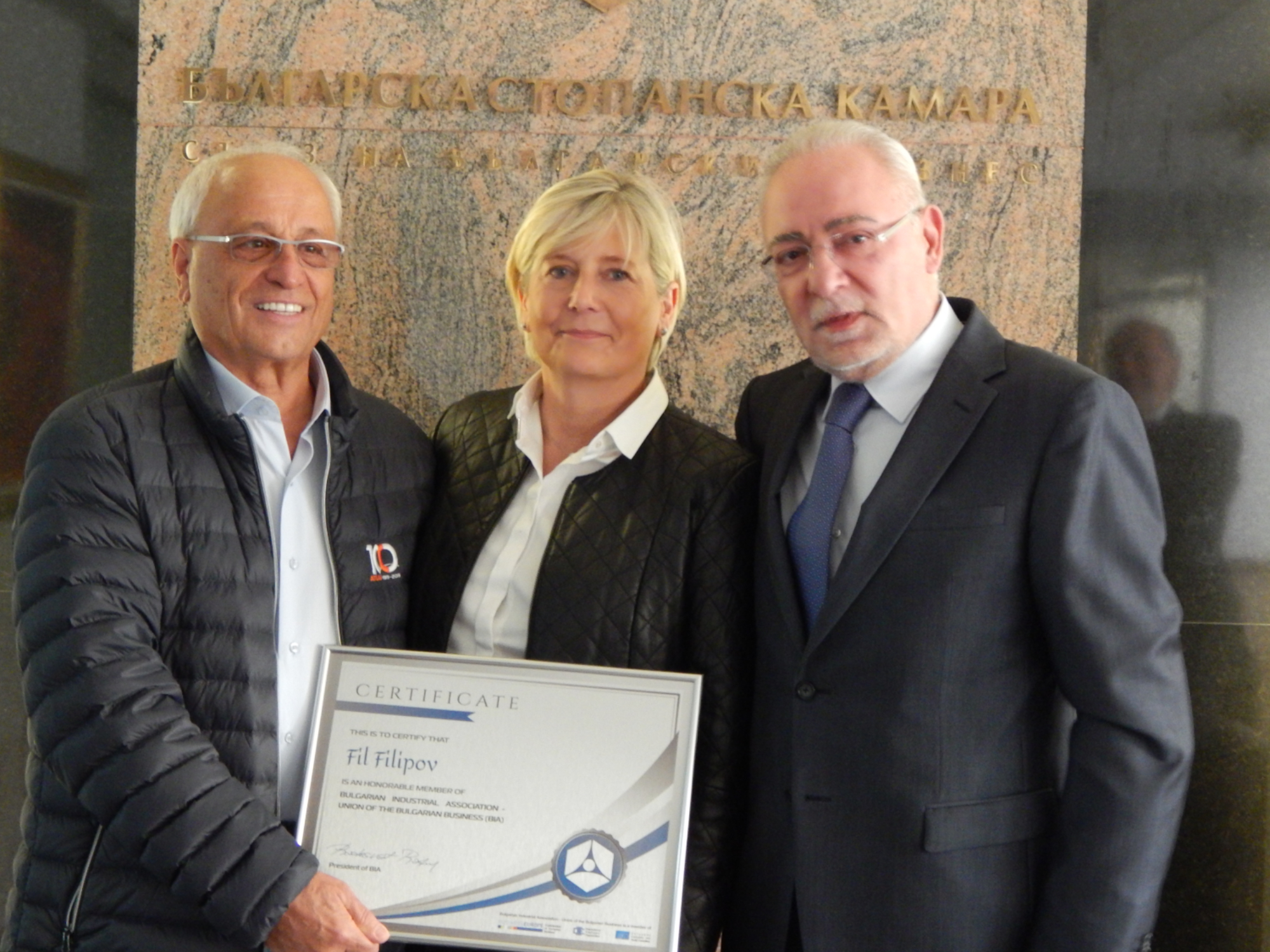 Връчване на Сертификат за почетен член на Фил Филипов